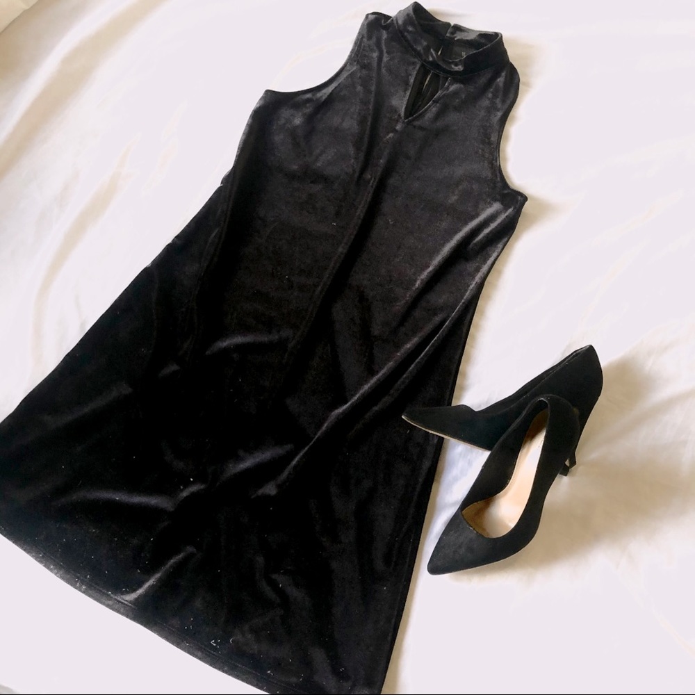 ✨Worthington Velvet Turtle Neck Midi  Dress✨